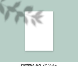 Parodia mínima del vector A3. Hoja de papel blanco en blanco con un sutil efecto de superposición de sombra. Plantilla de maquillaje editable para presentación de formato vertical grande.