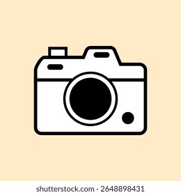 Ícone de câmera preto e branco minimalista com corpo e lente clássicos, perfeito para aplicativos de fotografia, marca criativa, ferramentas de conteúdo ou temas de mídia retro