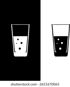 Uma imagem minimalista com dois copos cheios de líquido borbulhante, colocados contra um fundo preto e branco, criando um design contrastante e moderno.