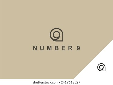 Logotipo mínimo que representa el número 9 y el icono del punto de ubicación