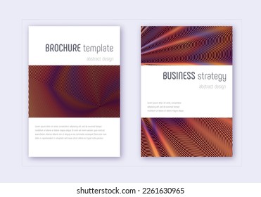 Minimalistische Cover Design Template Set. Orangefarbene abstrakte Linien auf weinrotem Hintergrund. Energetisches Cover-Design. Fantastischer Katalog, Poster, Buchvorlage etc.