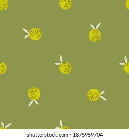 Minimalistisches nahtloses Doodle-Muster mit gelbem abstraktem orangefarbenem Obstdruck. Grüner Hintergrund. Grafisches Design für die Verpackung von Papier und Texturen aus Stoff. Vektorgrafik.
