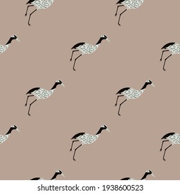 Estilo minimalista sin fisuras con adornos de siluetas de pájaro grúa gris. El entorno beige. Tonos claros. Perfecto para el diseño de tela, impresión textil, envoltura, cubierta. Ilustración vectorial.