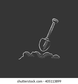 Pala de minería. Dibujado en un icono de tiza.