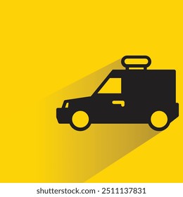 Icono de minivan con sombra sobre fondo amarillo