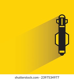 icono de misil con sombra sobre fondo amarillo