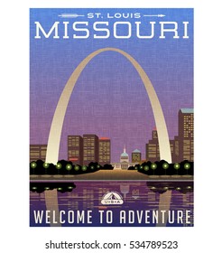 Misuri, afiche de viaje o adhesivo para equipaje de los Estados Unidos. Imagen escénica del Arco Gateway y el centro de St. Louis por la noche.