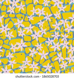 Gemischte Blumen und abstrakte Unregelmäßige Blöcke nahtlose Muster. Kleine Wiesenblumen auf Pflasterstein, Mosaikverzierungen aus Buntglas. 