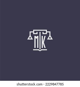 Monograma inicial MK para el logotipo de la firma de ley con imagen vectorial de escalas