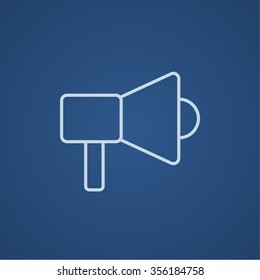 Icono de línea de megáfono para web, móvil e infografía. Icono azul claro del vector aislado en fondo azul.