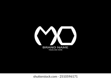 Diseño del logotipo de la letra del MO sobre fondo negro. Concepto de logotipo de letra de iniciales creativas MO. MO diseño único.