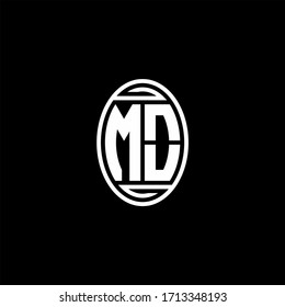 Logotipo monogramo MO aislado en una plantilla de diseño de formas giratorias ovaladas