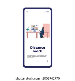 Página de inicio móvil sobre el tema del trabajo a distancia con una persona de negocios que se comunica con sus colegas a través de conferencia en línea, ilustración vectorial de dibujos animados.
