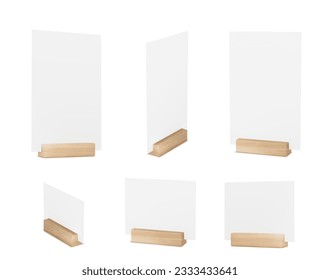 Mockup de la carta en el soporte de la tabla. Soporte de madera para pancarta o volante de papel. 3d afiches blancos en blanco de diferente tamaño en soporte de escritorio, conjunto realista vectorial