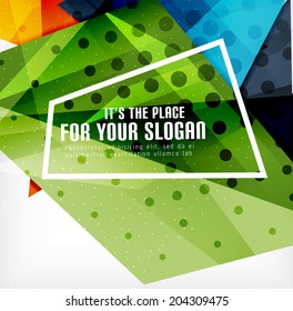 Triángulos modernos 3d brillantes superpuestos en diferentes colores con textura y efectos de luz. Diseño de fondo de folletos empresariales con espacio de copias
