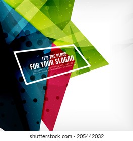 Triángulos modernos 3d brillantes superpuestos en diferentes colores con textura y efectos de luz. Diseño de fondo de folletos empresariales con espacio de copias