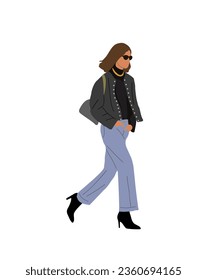 Mujer de negocios moderna caminando en un elegante e informal equipo de oficina. Una mujer hermosa jefe con jeans, chaqueta de cuero negro, botas de tacones altos. Ilustración vectorial aislada en fondo blanco