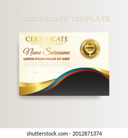Diseño moderno de plantillas de certificado de color de gradiente. Certificado de logro con insignia de oro. Plantillas de vectores