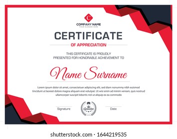 Diseño moderno de certificado creativo rojo para toda la empresa