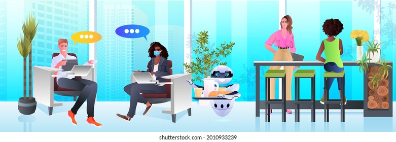 robot mozo moderno sirviendo comida a empresarios en el concepto de tecnología de inteligencia artificial de oficina