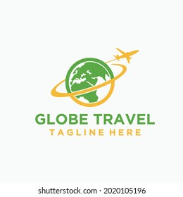 Modernes Reiselogo mit Globe und Plane