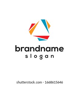 moderne dreieckige Vektorillustration mit farbigem Logo