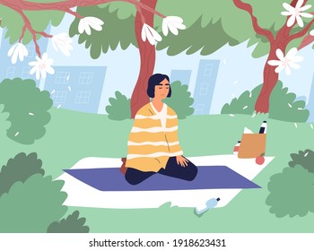 Joven moderna en postura de loto meditando y ejercitando yoga en el parque. Carácter femenino relajado practicando la atención o meditación vipassana en la naturaleza. Ilustración vectorial plana de color