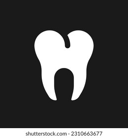 Molar dark mode glyph ui icon. Dental clinic. Toothache treatment. User interface design. White silhouette symbol on black space. Solid pictogram for web, mobile. Vector isolated illustration