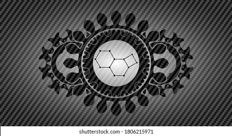 icono molécula dentro de la placa realista de fibra de carbono. Fondo delicado de textura de polímero. Ilustración artística. 