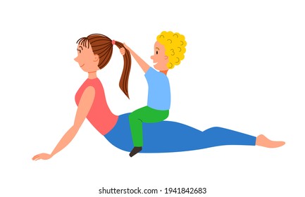 Mamá e hijo hacen yoga, haciendo la pose de serpiente.