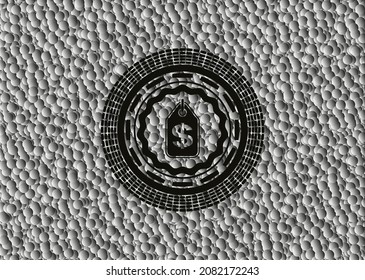 icono de la etiqueta de dinero dentro del emblema oscuro con fondo de burbujas grises. Ilustración vectorial. Detallado. 