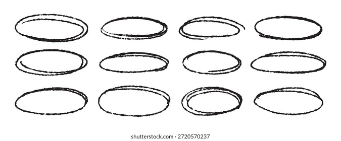 Elipses monocromáticas e bolhas para circundar e realçar o texto. Marcador desenhado à mão ovais conjunto, contorno e arte da linha, isolado em monocromático. conjunto, arte da linha, contorno, mão doodle.