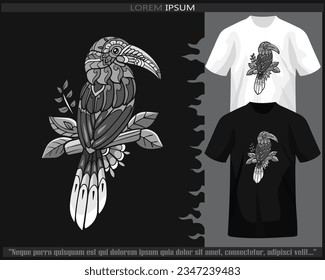 Artes de mandala de ave monocroma Hornbill aisladas en camisetas blancas y negras.