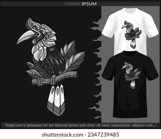 Artes de mandala de ave monocroma Hornbill aisladas en camisetas blancas y negras.