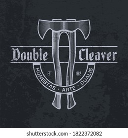 Einfarbiges Zwei-Axt-Logo auf dunklem Hintergrund. Doppelter cleverer Text. Ax mit einem hölzernen Griff Emblem Design. Insignien von Tischlerwerkzeugen