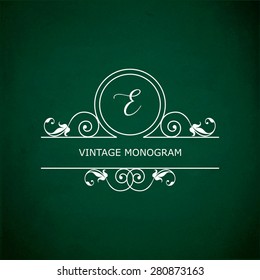 Monogramm des Buchstabens E, im Retro-Blumenstil auf grünem Chalkboard-Hintergrund. EPS10-Vektorformat