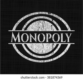 Emblema de tiza monopolista escrito en una pizarra