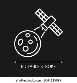 Moon observation process white linear icon for dark theme. Lunar surface research mission. Thin line customizable illustration. Isolated vector contour symbol for night mode. Editable stroke
