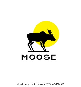alce con puesta de sol simple diseño de logo de silueta moderna vector