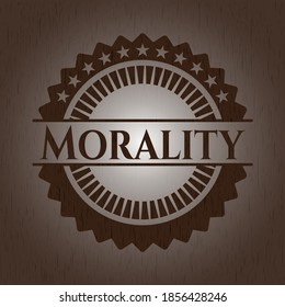 Insignia de moralidad con fondo de madera. 