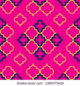 Moroccan Quatrefoil Seamless Pattern In Fuchsia And Gold. Mosaic Motif Ogee For Ethnic Background. Suitable For Decorating Baby Shower Card, Wedding, Surface Design, Fabrics, Textiles Wrapping Paper