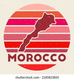 Logo de Marruecos. Firmar con el mapa de campo y franjas coloreadas, ilustración vectorial. Puede utilizarse como insignia, logotipo, etiqueta, pegatina o insignia de Marruecos.