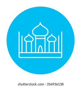 Moschee Line Symbol für Web-, Mobil- und Infografiken. Vektorweißes Symbol auf hellblauem Kreis, einzeln auf weißem Hintergrund.