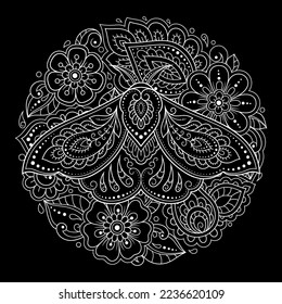 Moth decorada con un patrón indio de cosecha floral. Insectos decorativos dibujados a mano en estilo doodle. Ornamento estilizado para tatuajes, impresión, diseño para habitación, portada, libro y página de coloreado.