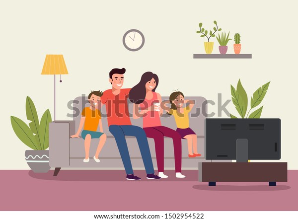 子どもを持つ母親と父親がソファに座り リビングでテレビを見る ハッピーファミリー ベクターフラットスタイルイラスト のベクター画像素材 ロイヤリティフリー