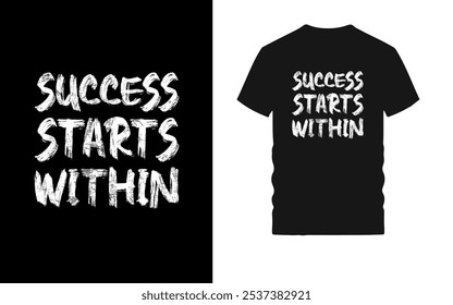 Motivational Grunge Typografie T-Shirt Design - "Erfolg beginnt im Inneren" Distressed Text Graphic auf schwarzem Hintergrund für inspirierende Mode und Self-Empowerment Wear