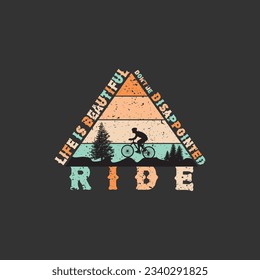 Diseño de plantilla vectorial de camiseta con triángulo motivacional BIcycle