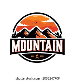 Plantilla del logotipo del emblema del círculo de aventuras de montaña