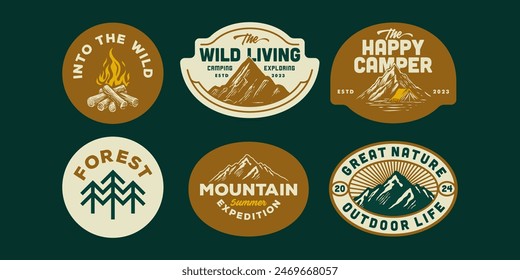 logos de mountain adventure hipster. Conjunto de insignias o parches Antiguas Outdoor Mountains Summer Camp. Diseños de emblemas de Vector. Ideal para camisas, sellos, pegatinas, logotipos y etiquetas.