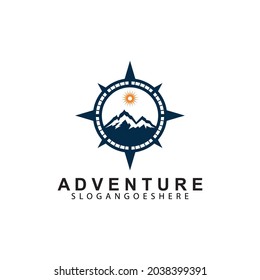 Diseño del logo de la aventura de montaña. Símbolo de icono de brújula